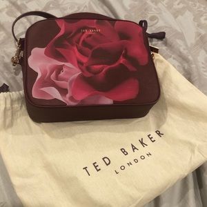 Small shoulder handbag